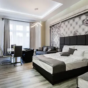 A Golden Star Modern Luxury And Apartamento Budapest